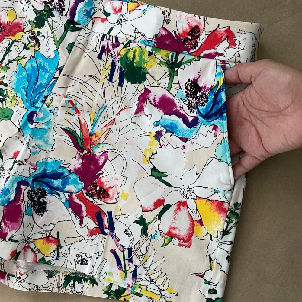 Express floral shorts size 6 - Picture 2 of 4